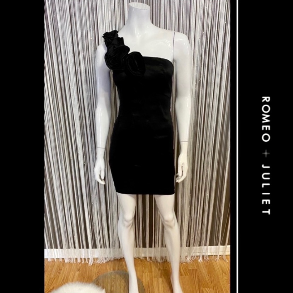 🔻SALE🔻ROMEO + JULIET COUTURE🔹NEW CONDITION